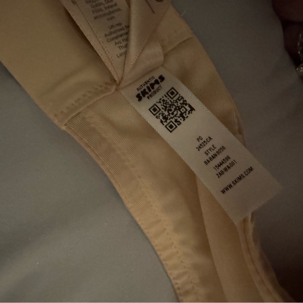SKIMS Cream Convertible Strapless Bra - Picture 3 of 5